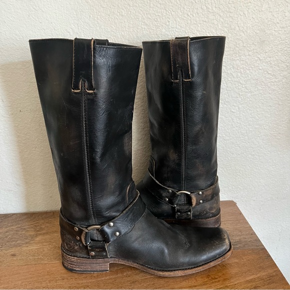 FRYE-WOMENS ENGINEER BOOTS--SIZE 9.5 B - Picture 7 of 17